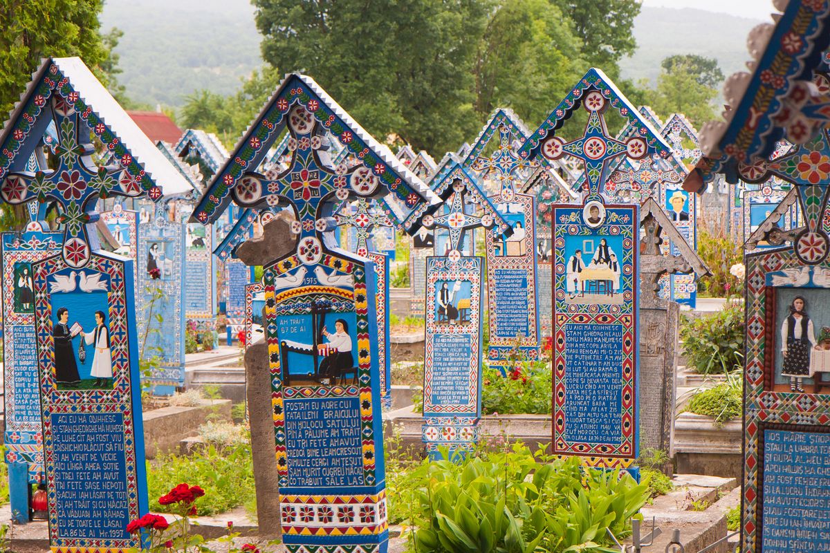 Niezwykłe miejsce w Rumunii. Mówią na nie "Wesoły Cmentarz"