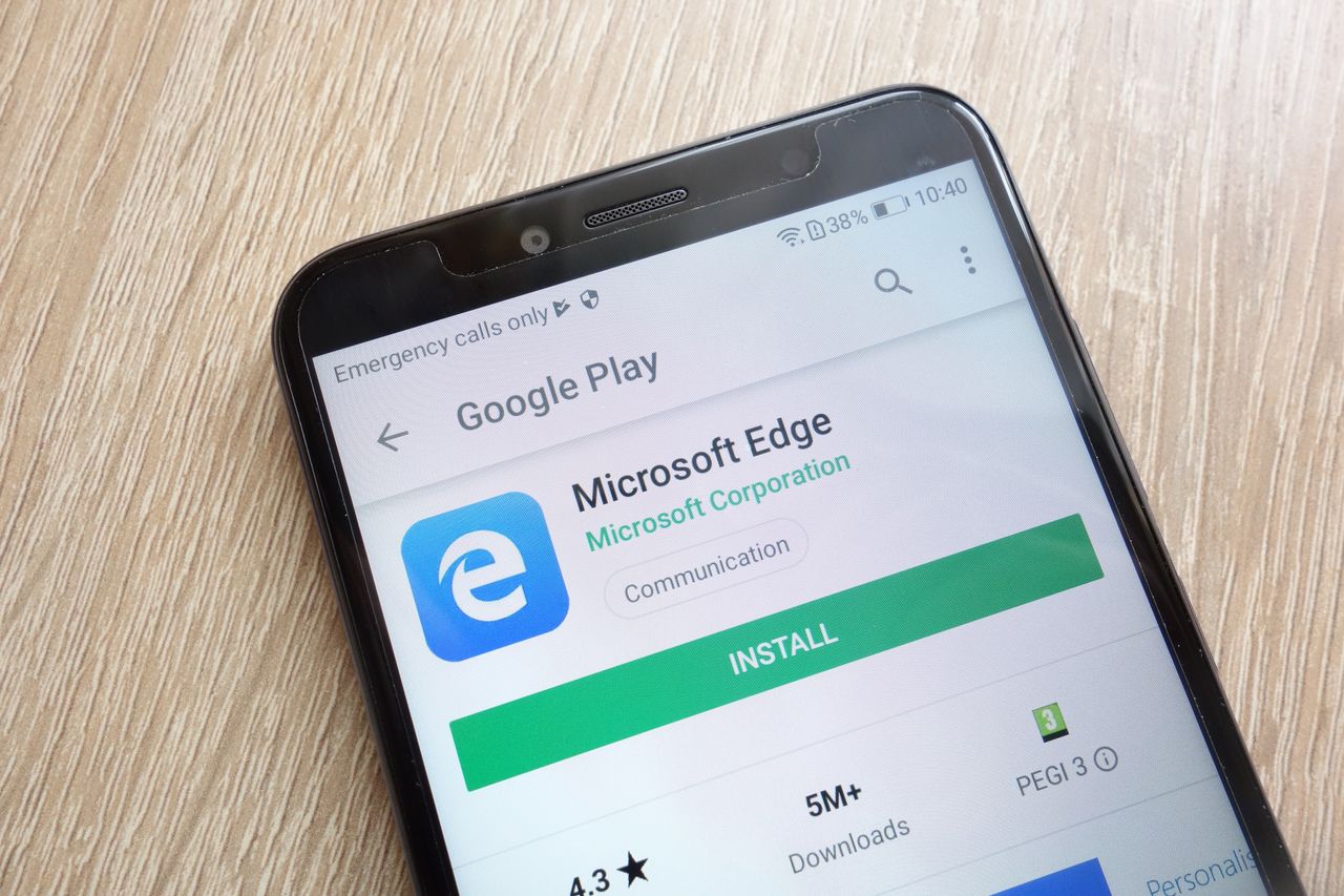 Mobilny Edge oceniany jest lepiej niż Chrome (depositphotos)