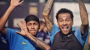 Dani Alves dostał "prezent" na urodziny. Neymar potraktował go jajkami i mąką!