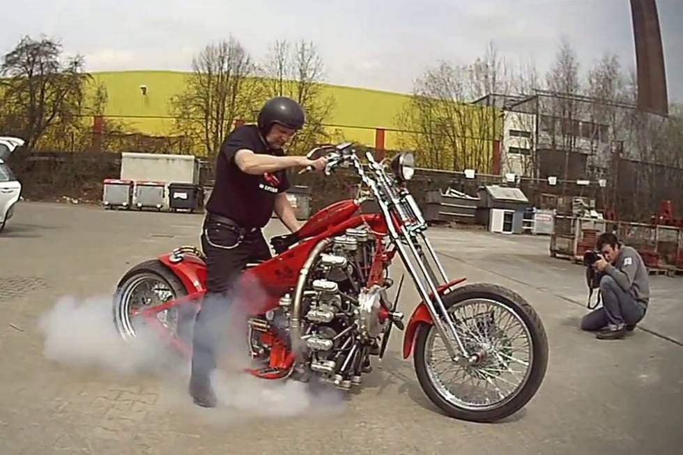 Jest moc! Red Baron: motocykl, napędzany gwiazdowym silnikiem lotniczym 1
