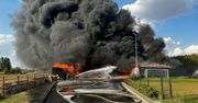 Ławki: Duży pożar w bazie firmy transportowej. 100 strażaków w akcji