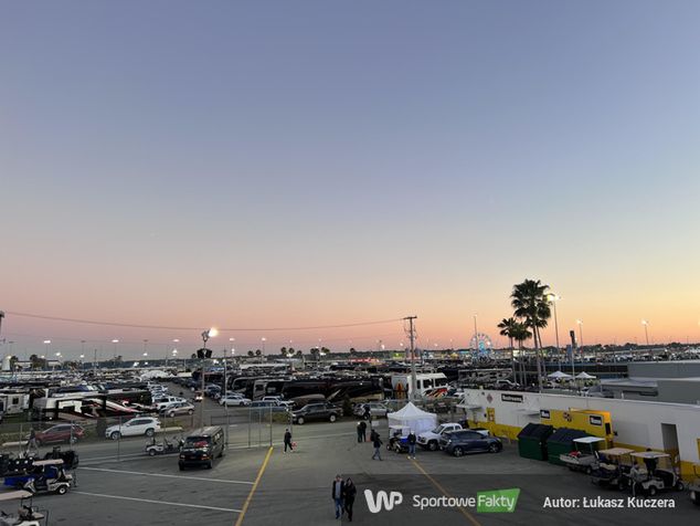 Morze kamperów na terenie Daytona International Speedway