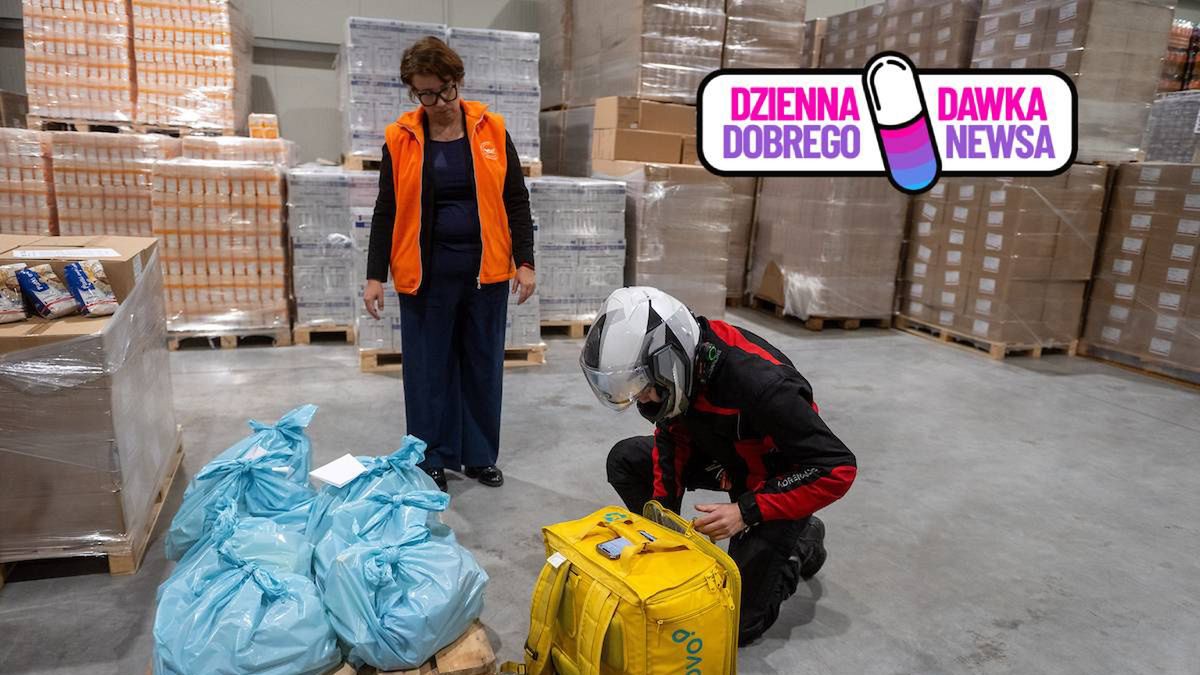 15.10.2025 LODZ ,  BANK ZYWNOSCI GLOVO PACZKI 
NZ. KURIERZY GLOVO ROZWOZA PACZKI ZYWNOSCIOWE DLA POTRZEBUJACYCH
FOT. RADOSLAW ZYDOWICZ / LODZ.PL
FOT. RADOSLAW ZYDOWICZ / LODZ.PL