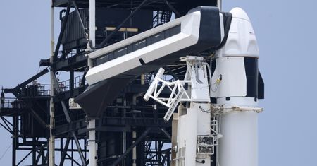 Lot z Polakiem znów opóźniony. "NASA chce się upewnić"