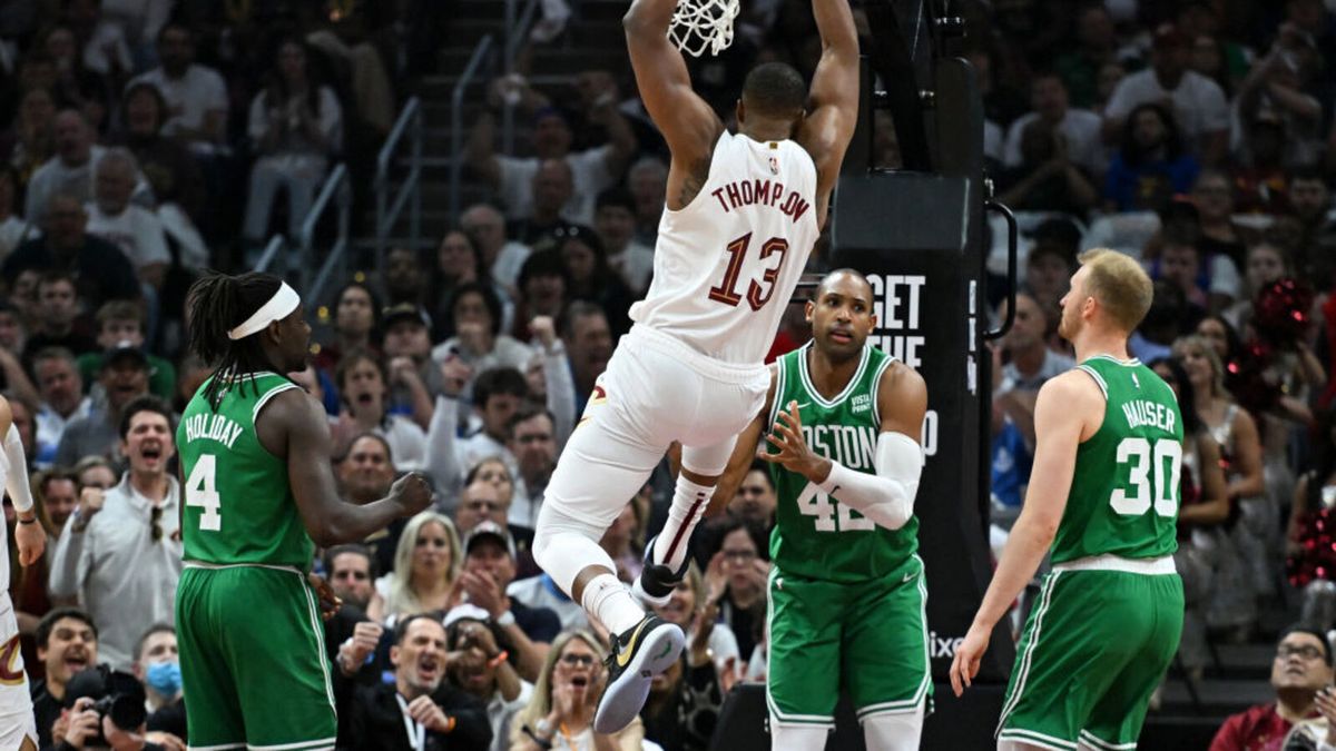 Getty Images / Nick Cammett / Tristan Thompson (po środku)