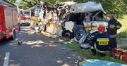 Tragiczny wypadek autobusu na Pomorzu. Podwójne zderzenie. Są zabici i ranni