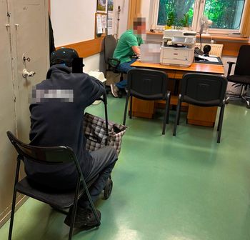 Podpalił stragan ze zniczami przy Powązkach. 53-latek usłyszał zarzuty i trafił pod policyjny dozór