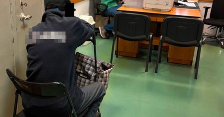 Podpalił stragan ze zniczami przy Powązkach. 53-latek usłyszał zarzuty i trafił pod policyjny dozór