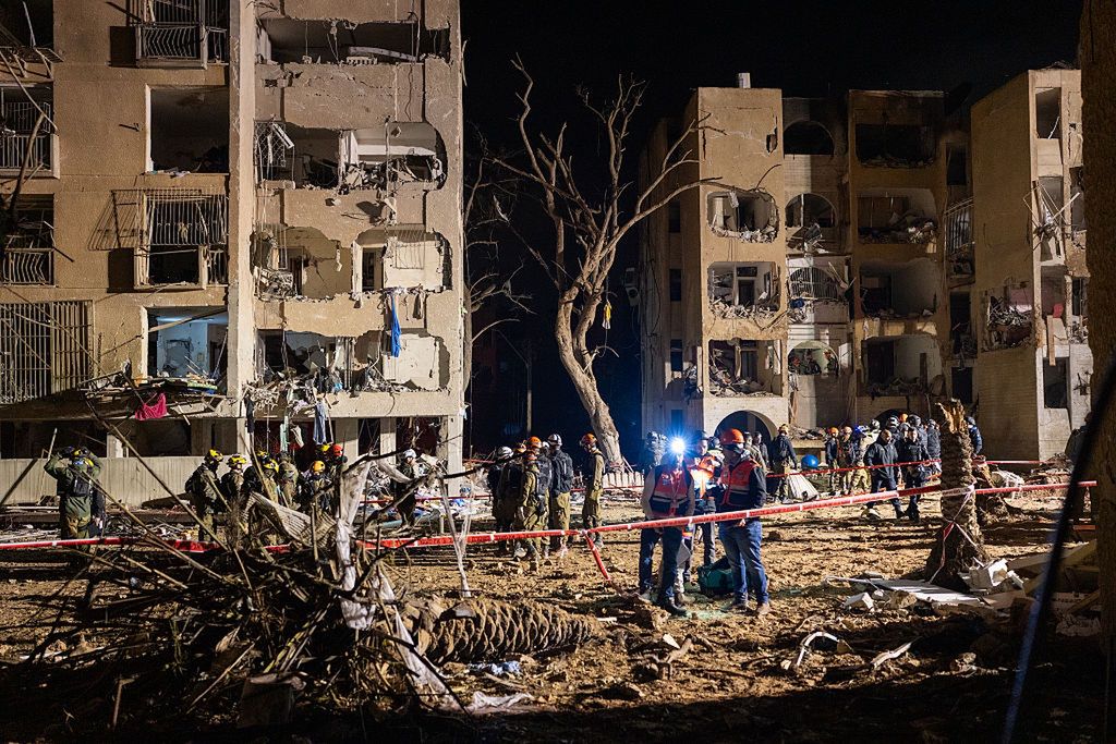 Irański pocisk uderzył w miasto Arad.