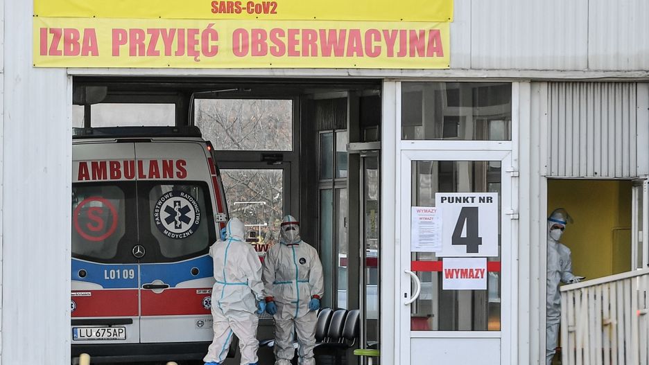Wrocław. Lekarze uratowali pacjentkę i dziecko. Cesarskie cięcie u kobiety, której płuca przestały pracować