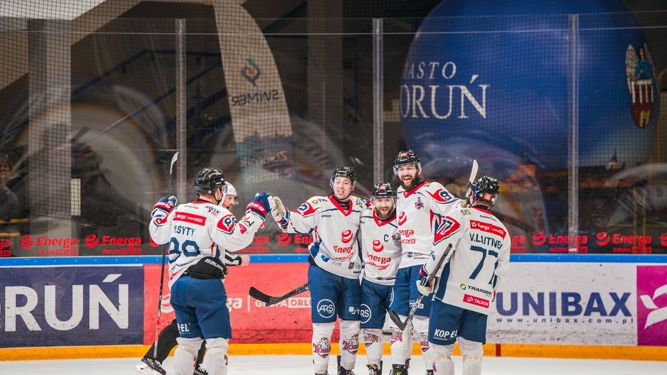Hokeiści KH Energi Toruń pokonali w piątek, 23 października, Comarch Cracovię 7:1 w meczu 13. kolejki Tauron Hokej Ligi.