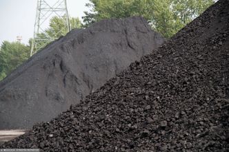 Zagadkowy statek w polskim porcie. Przywiózł węgiel. Zajrzeli w rejestr