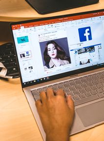 Szerujesz artykuły, których nie czytasz? Facebook zachęca do lektury