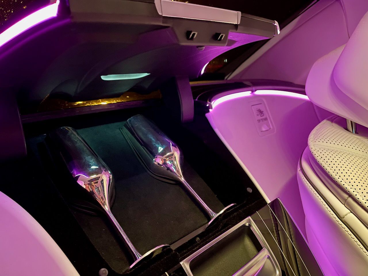 Opcjonalne kieliszki z logo Maybacha to wydatek ponad 6 tys. zł