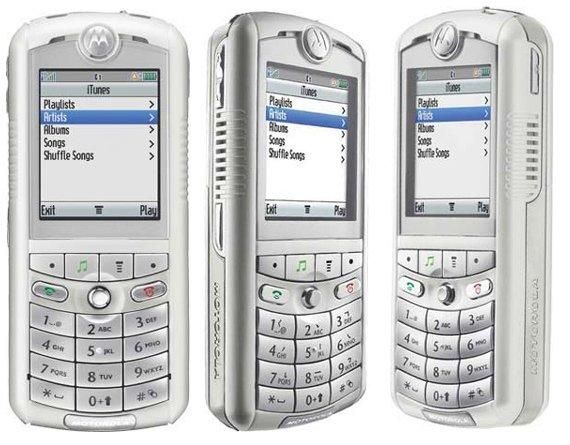 Motorola Rokr E1 w całej okazałości. Źródło: Materiały prasowe producenta