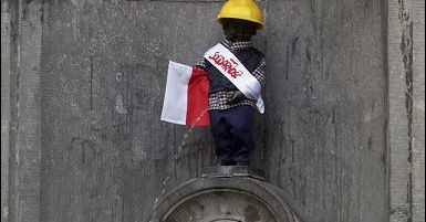 Stoczniowiec siusia w Brukseli