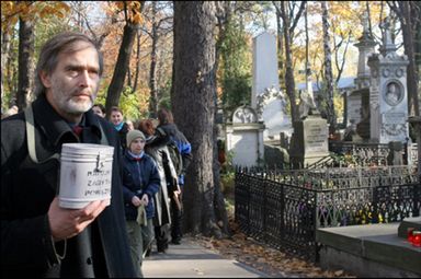 W całej Polsce kwestowano na cmentarzach