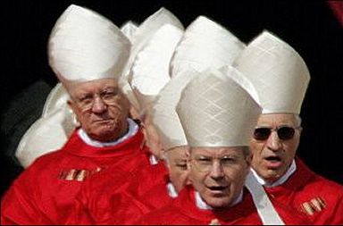 Brak porozumienia kardynałów na dzień przed konklawe