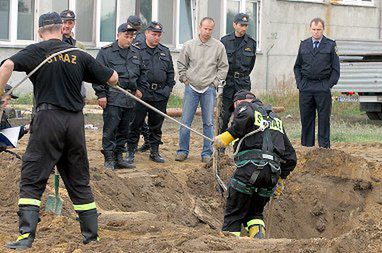 Ratownicy odkopują zwłoki 17-latka