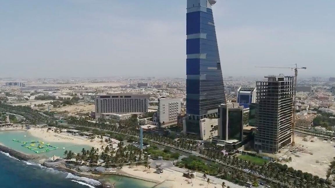 Zdjęcie okładkowe artykułu: Twitter / Saudi Arabian GP / Na zdjęciu: budowa toru F1 w Arabii Saudyjskiej