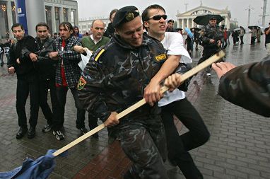 Rozpędzona demonstracja w Mińsku