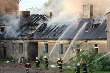 Trwa gaszenie XIX-wiecznych koszar w Kaliszu