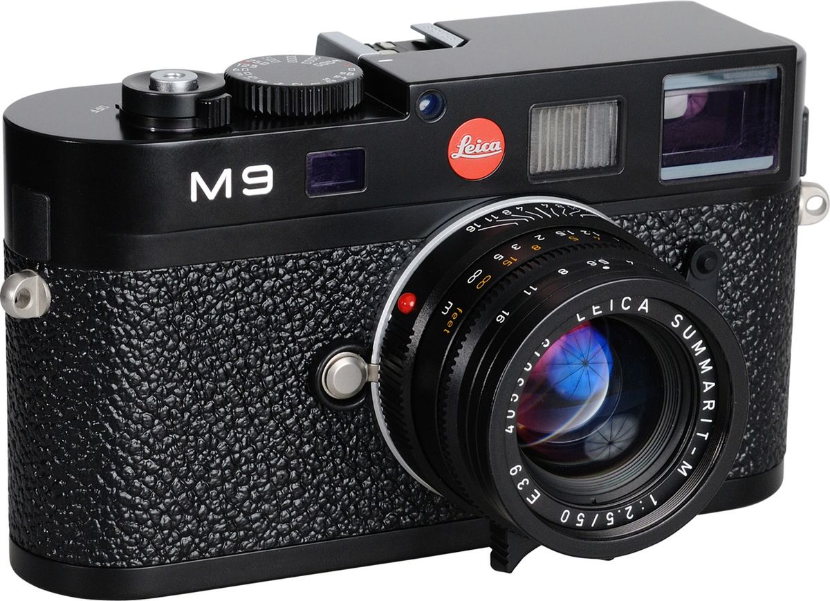 Leica M9 to aparat dalmierzowy, który nie ma autofokusa