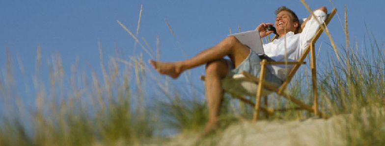 Jak tanio podróżować? Porady finansowe na wakacje