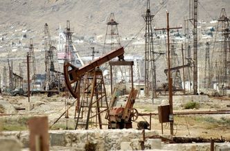 Cena ropy naftowej bliska najniższego poziomu od siedmiu lat