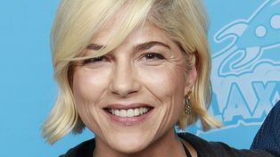 "Selma Blair zatrzymana po awanturze w samolocie. Miała gryźć załogę i kopać policjanta".