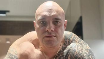 Dominik Abus z "Gogglebox" pokazał archiwalne zdjęcia. Tak wyglądał z włosami