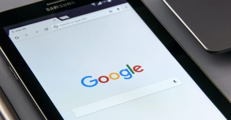 Jak korzystać z Google Tłumacz? Prosty poradnik dla użytkowników