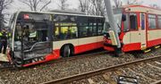 Tramwaj zderzył się z autobusem. 15 osób poszkodowanych