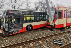 Tramwaj zderzył się z autobusem. 15 osób poszkodowanych
