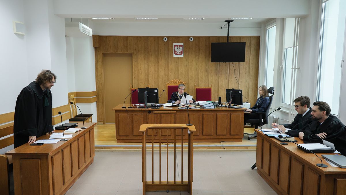 Sędzia Łukasz Grylewicz na sali rozpraw