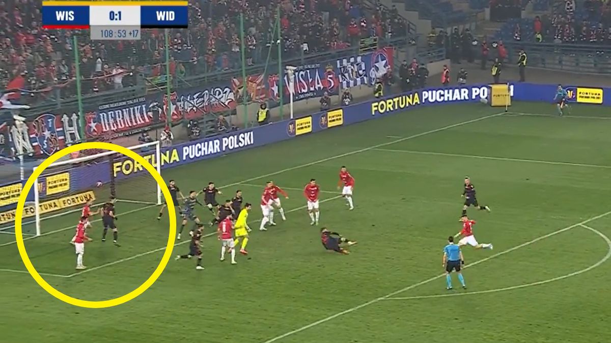 Twitter / Na zdjęciu: kontrowersja w meczu Wisła - Widzew