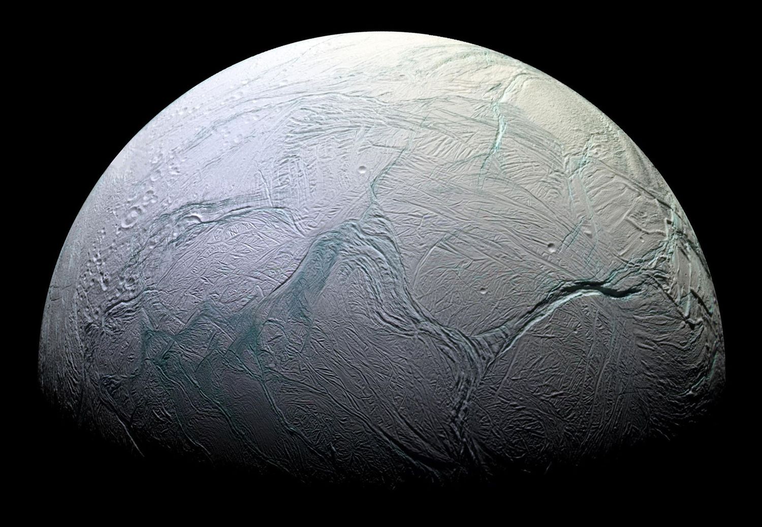 Sonda Cassini jest w kosmosie już od 20 lat. Oto najlepsze zdjęcia Saturna, które zarejestrowała 6