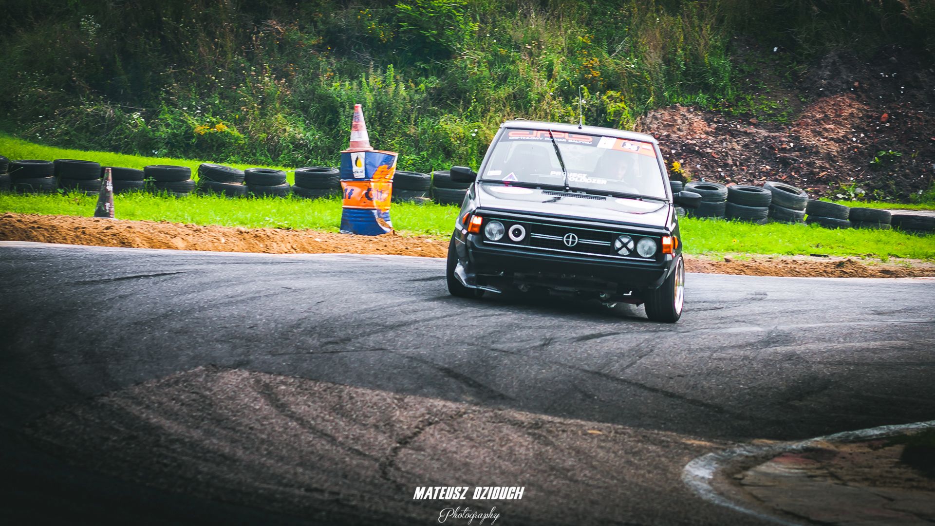 Auto jest przygotowane do driftu i nieźle odnajduje się w tej roli