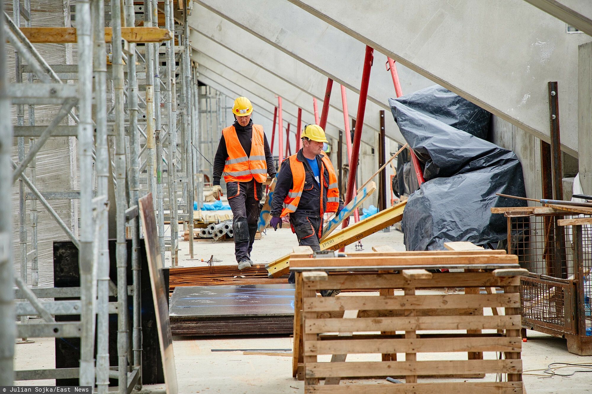 ?�d? buduje stadion ?KS
Fot. Julian Sojka/East News, Lodz, 10.06.2020.  Postep prac na budowie drugiej trybuny na stadionie Lodzkiego Klubu Sportowego.
Julian Sojka
