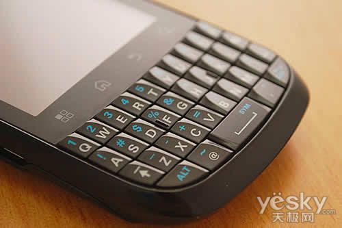 Motorola XT316 Fire - tani Android z QWERTY 2