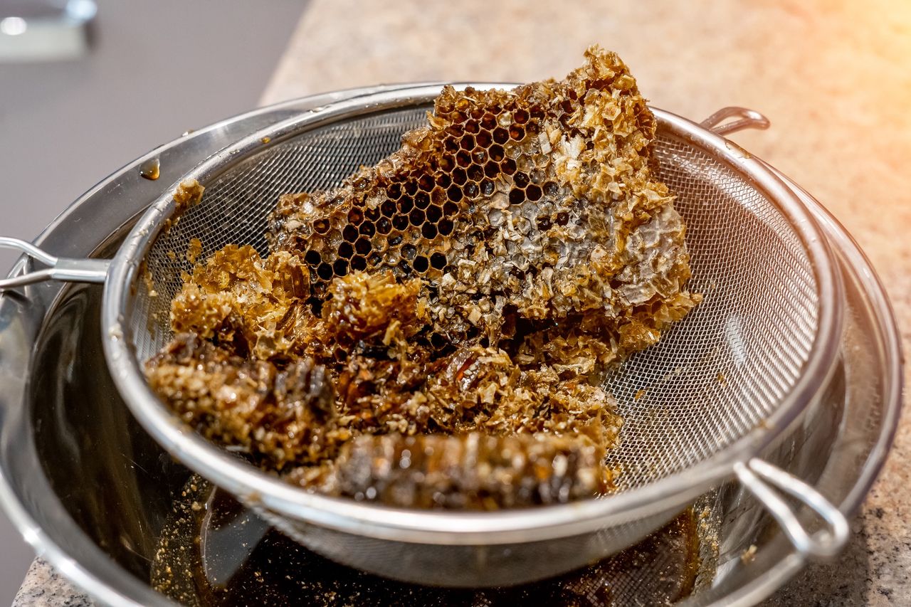 Why is it worth eating honey?