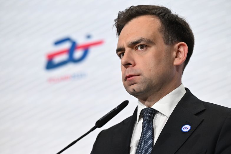 Zawirowania z cłami wpłyną na PKB Polski? Minister finansów komentuje