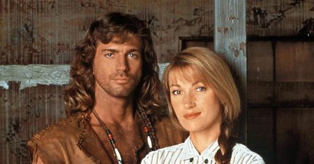 Jane Seymour w sukience w ulubionym kolorze. Wygląda zabójczo!