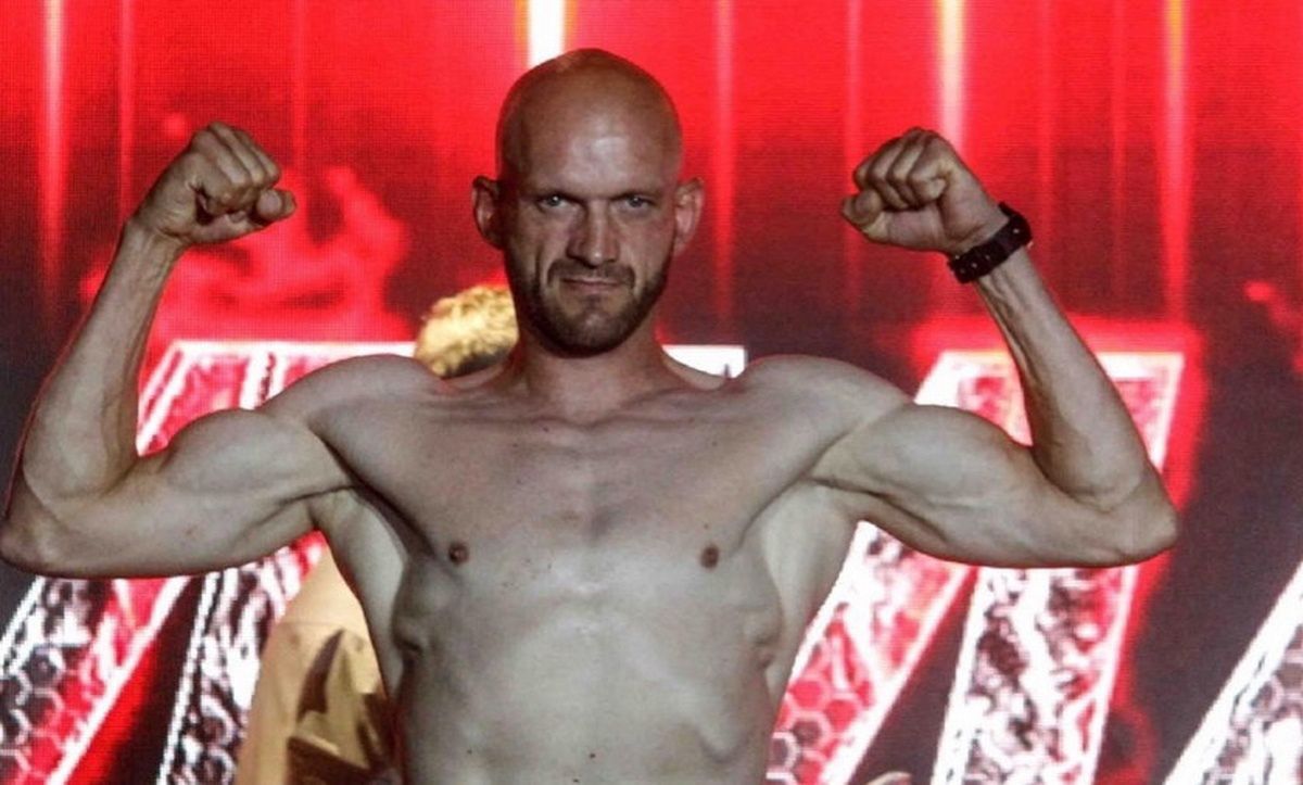 Rysiek "Szczena" Dąbrowski z "Chłopaków do wzięcia" na gali MMA VIP 2 Marcina Najmana