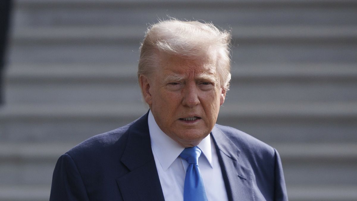 Temporary
US President Donald J. Trump gives remarks on the South Lawn of the White House in Washington DC on April 25, 2025. President Trump is departing for Italy to attend the funeral of Pope Francis. Credit: Aaron Schwartz / CNP
Pool/ABACA