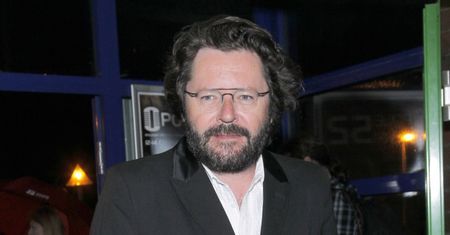 Jest 8 lat młodszy od żony. Mało kto wie, z kim jest związany