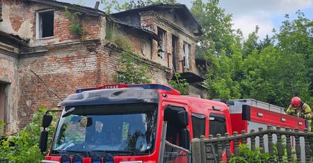 Kolejny pożar przy Wesołej. Strażacy interweniowali drugi raz tego samego dnia (nagranie, zdjęcia)