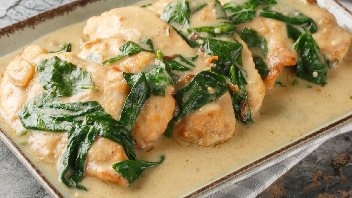 Filety z kurczaka w kremowym sosie ze szpinakiem