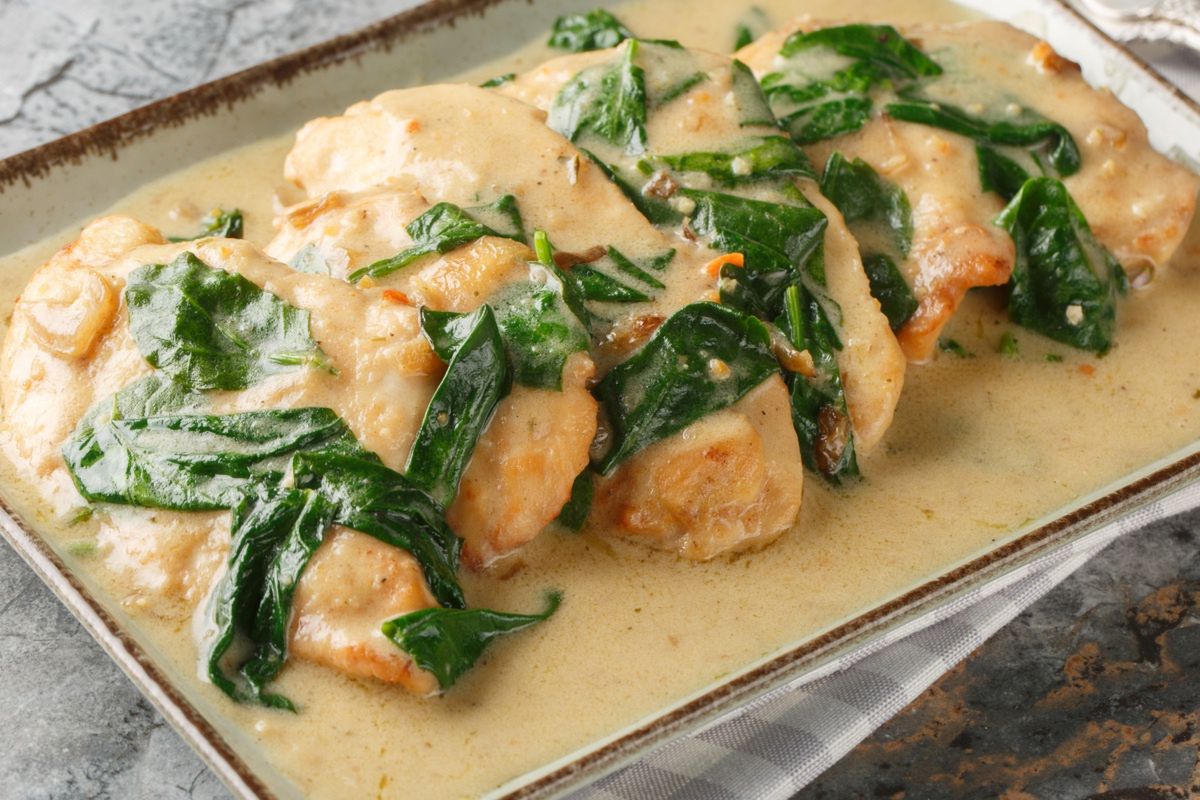 Takie filety podaj zamiast kotletów w niedzielę. Delikatne, soczyste mięso i aksamitny sosik