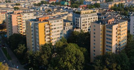 Warszawskie osiedle podnosi czynsze. Mieszkańcy oburzeni. "Rekord"